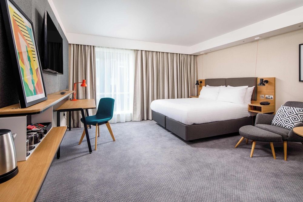 Holiday Inn Manchester Airport by IHG Room, 1 Queen Bed, Accessible