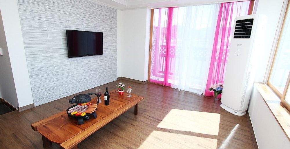 Namhae 1 Night 2 Days Pension Quadruple Room (Red Yellow) 3