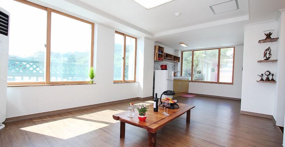 Namhae 1 Night 2 Days Pension Quadruple Room (Red Yellow) 4