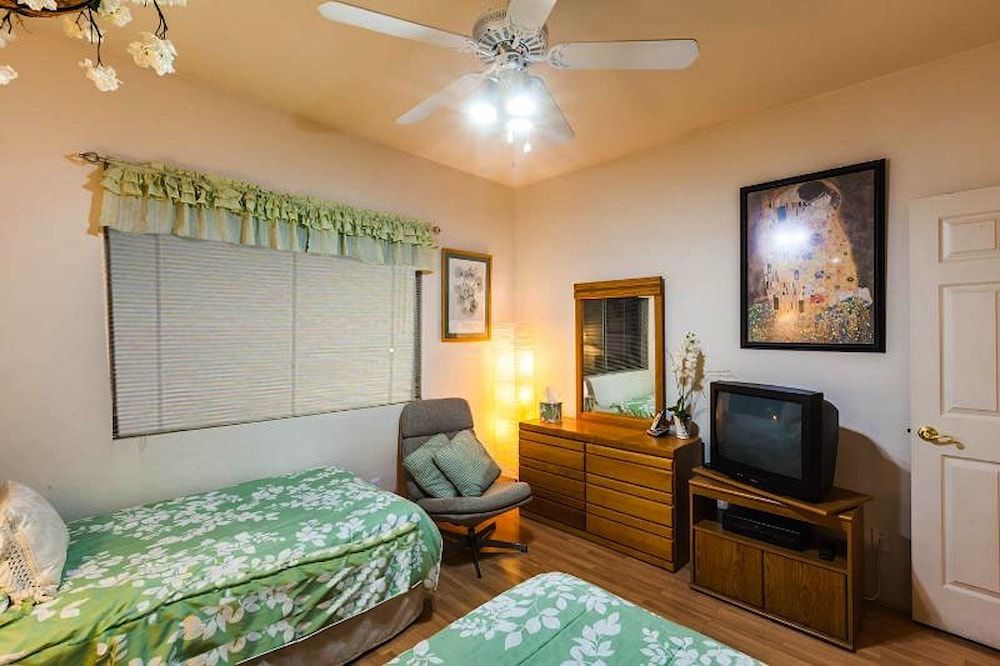 Economy Condo, 2 Bedrooms, Balcony, Mountain View