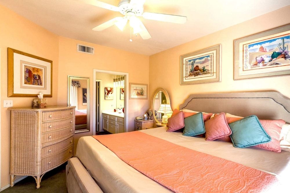 Signature Condo, 2 Bedrooms, Balcony, Mountain View