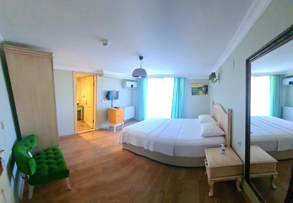 Belizi Hotel Deluxe Room, Sea View 2