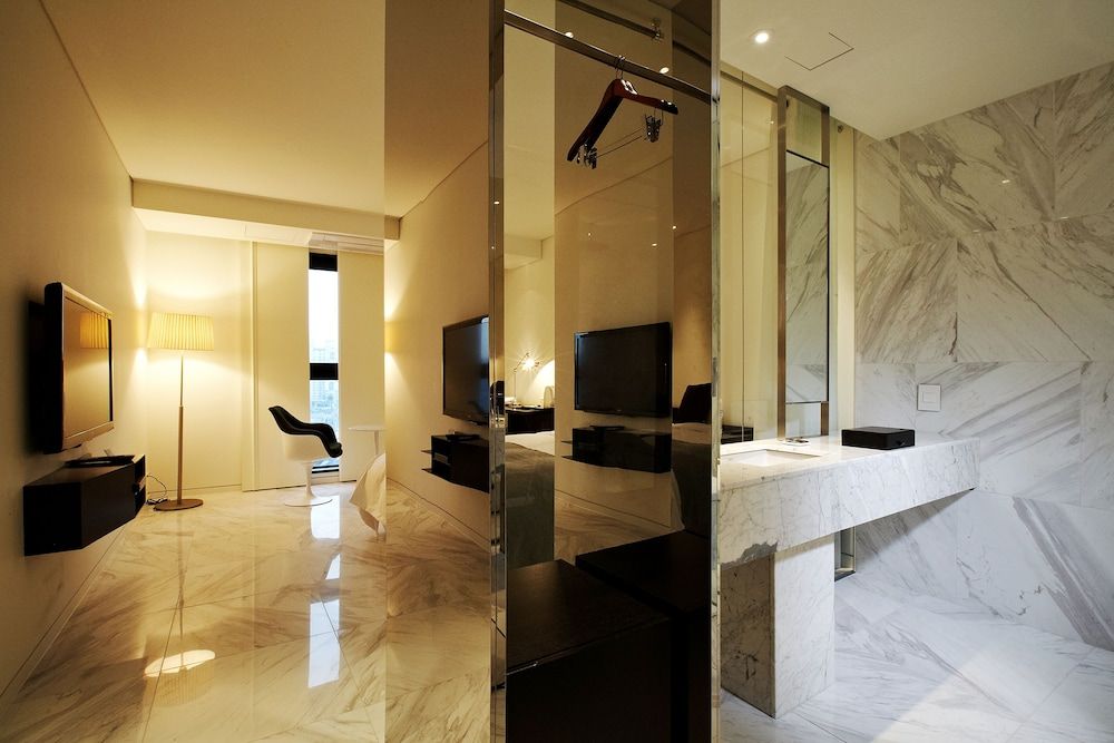 Urban Boutique Hotel Standard Double Room 4