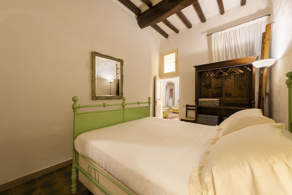 undefined Velluti 10