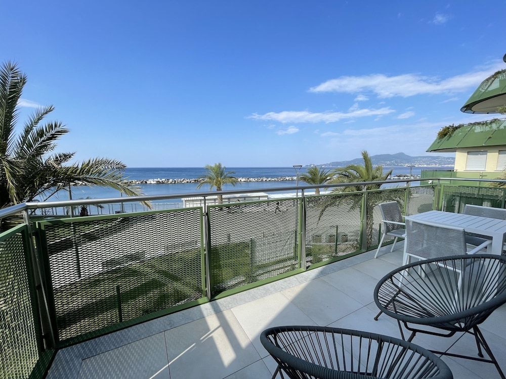 Superior Apartment, 2 Bedrooms, Sea View, Beachfront