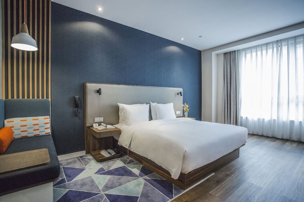 Standard Room, 1 Queen Bed