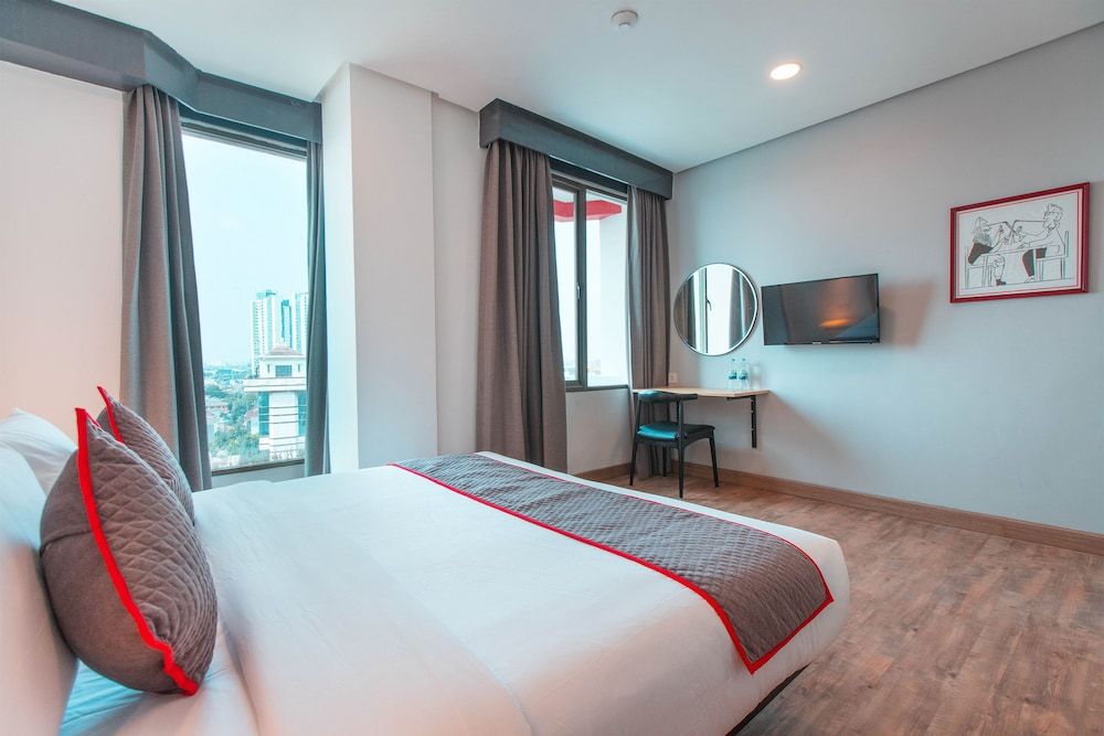 Super OYO Townhouse 1 Hotel Salemba Deluxe Double Room 4