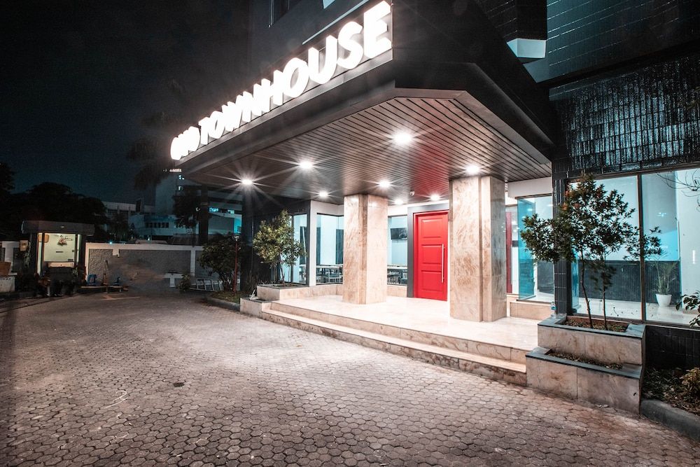 undefined Super OYO Townhouse 1 Hotel Salemba 8