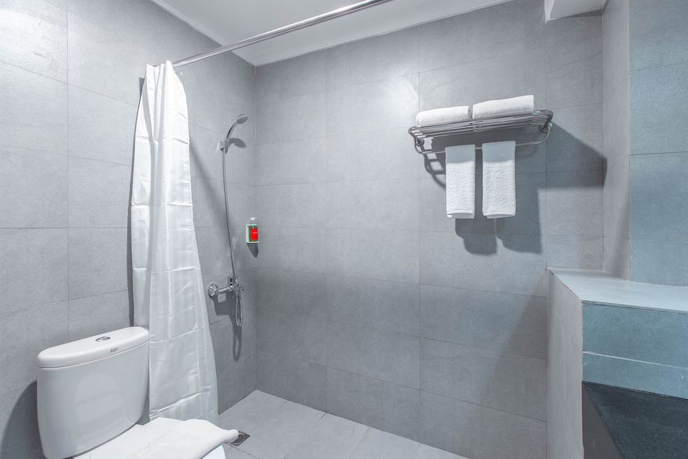 Super OYO Townhouse 1 Hotel Salemba Deluxe Twin Room 7