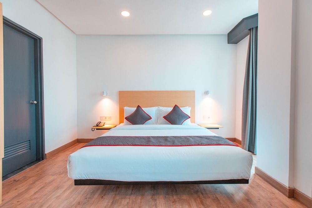 Super OYO Townhouse 1 Hotel Salemba Deluxe Double Room 3