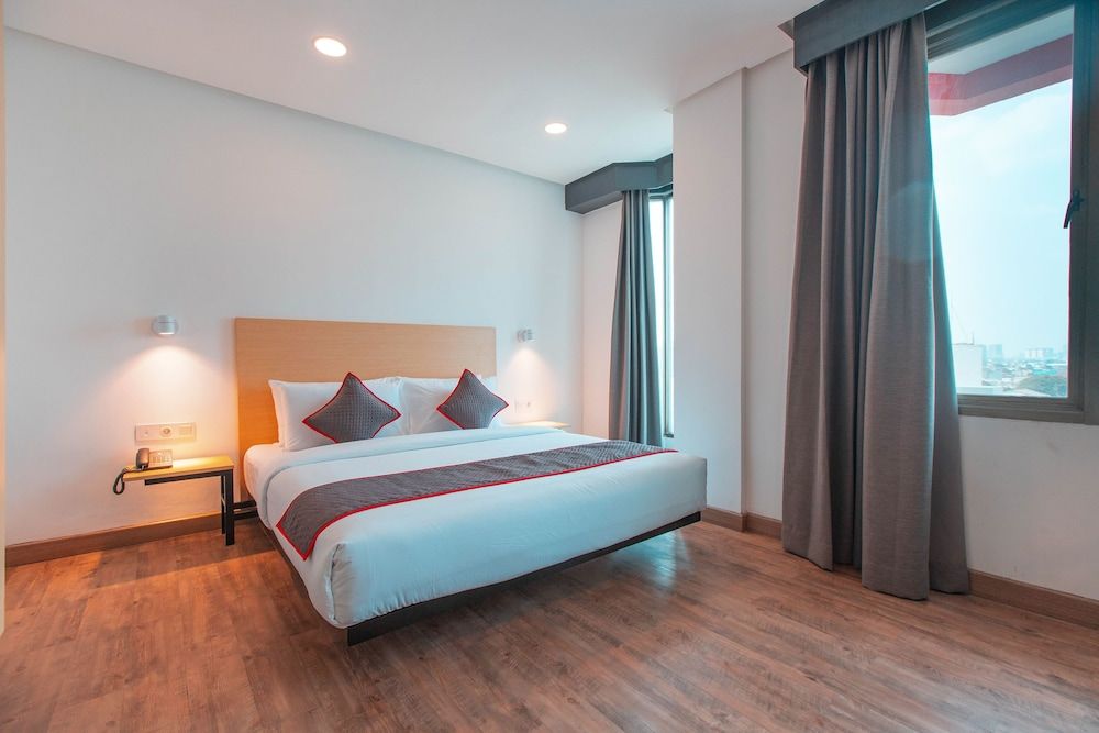 Super OYO Townhouse 1 Hotel Salemba Deluxe Double Room 2