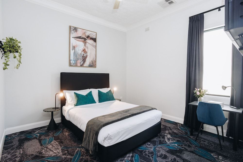 Deluxe Studio Suite, 1 Queen Bed, Private Bathroom