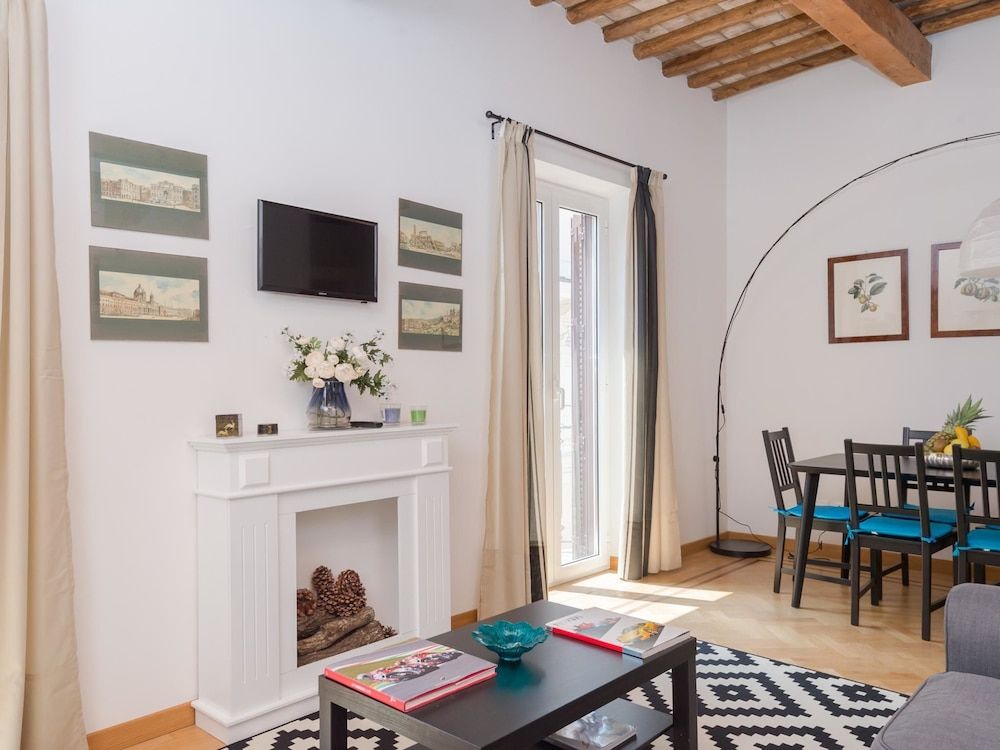 RSH Trevi Fountain Luxury Apartment Apartment, 2 Bedrooms 23