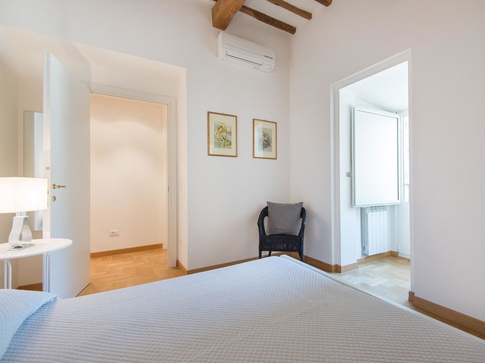 RSH Trevi Fountain Luxury Apartment Apartment, 2 Bedrooms 16