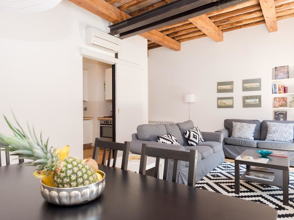 undefined RSH Trevi Fountain Luxury Apartment 10