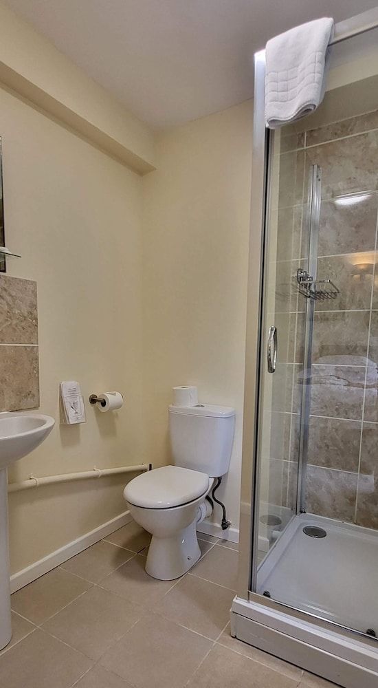 Plas Penaeldroch Manor Garden view-Celyn suite (floor 1) 6