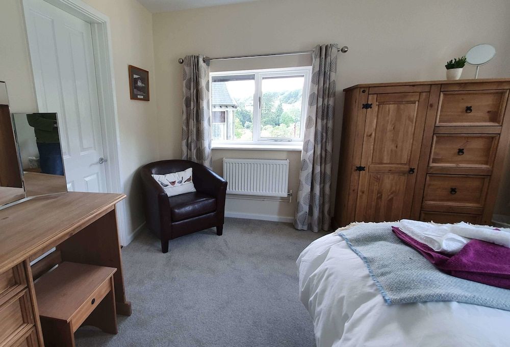 Plas Penaeldroch Manor River view-Derw suite (floor 2) 4