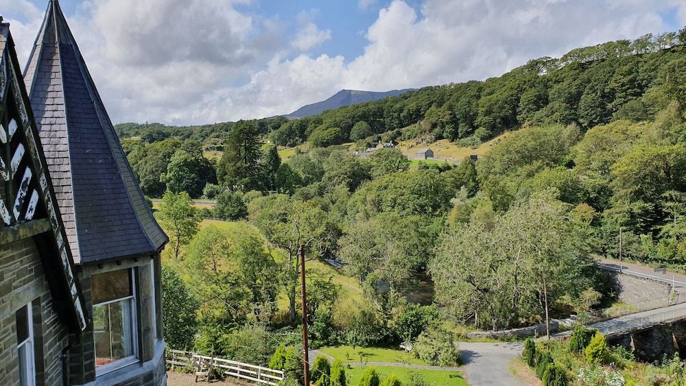 Plas Penaeldroch Manor Mountain View-Rowan suite (floor 3) 4