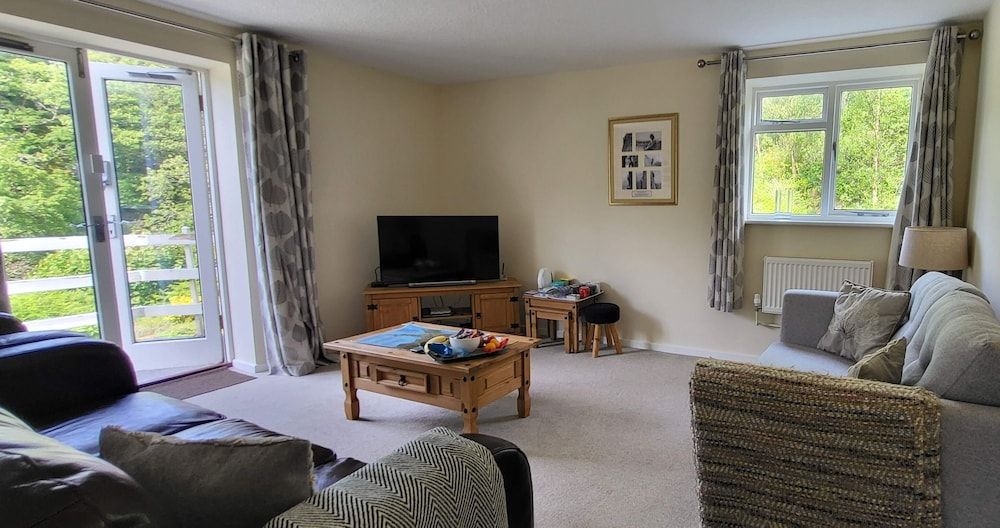 Plas Penaeldroch Manor Garden view-Celyn suite (floor 1) 7