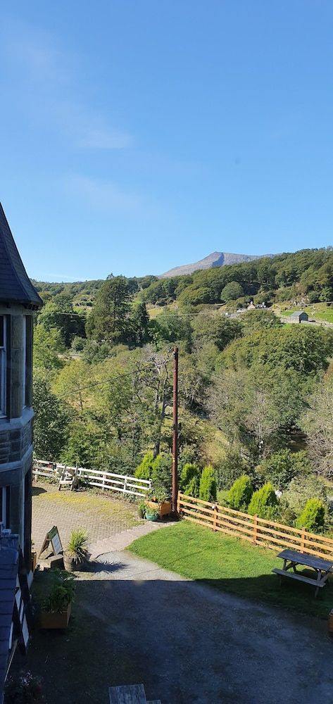 Plas Penaeldroch Manor River view-Derw suite (floor 2) 5