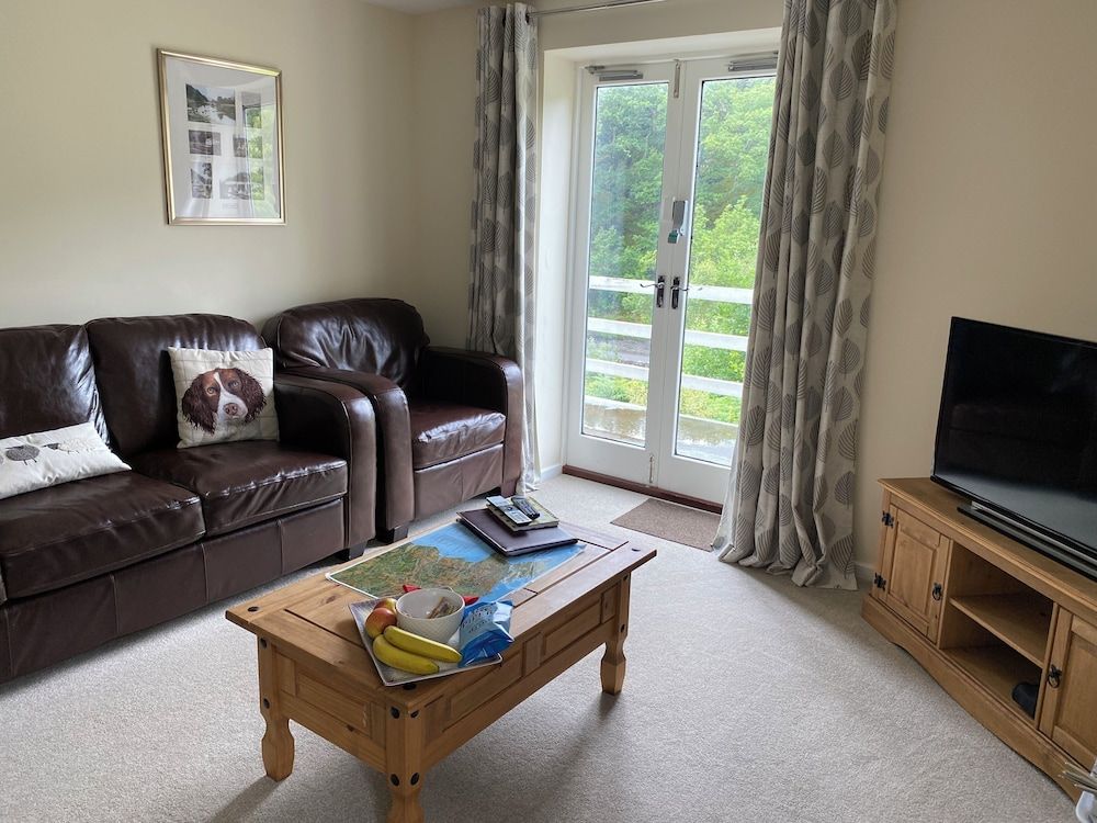 Plas Penaeldroch Manor Garden view-Celyn suite (floor 1) 8