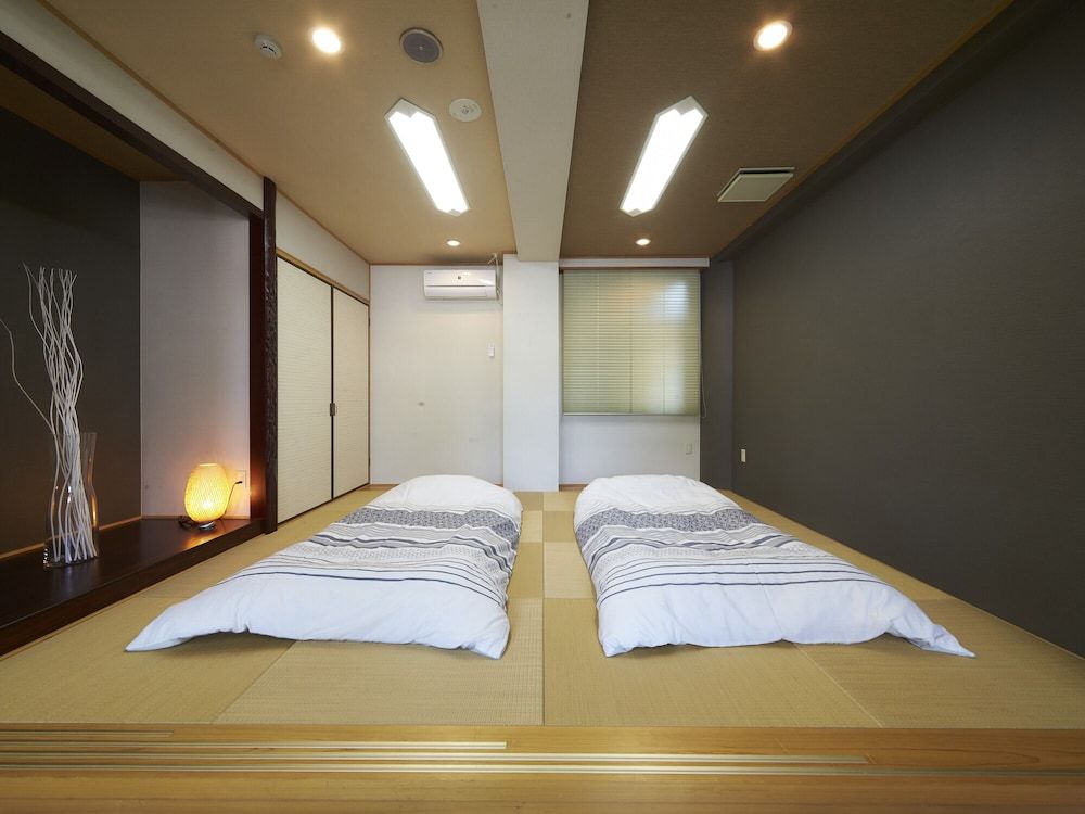 Apartment (2F)
