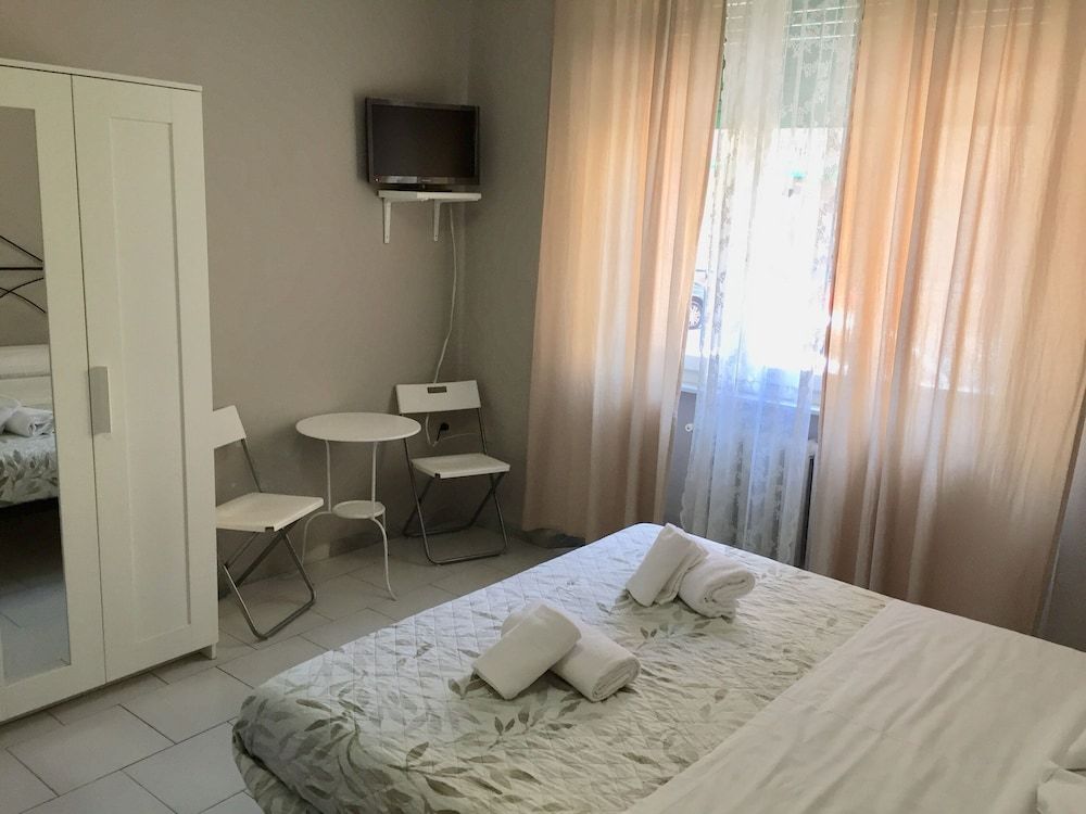 6 Keys Double Room 17