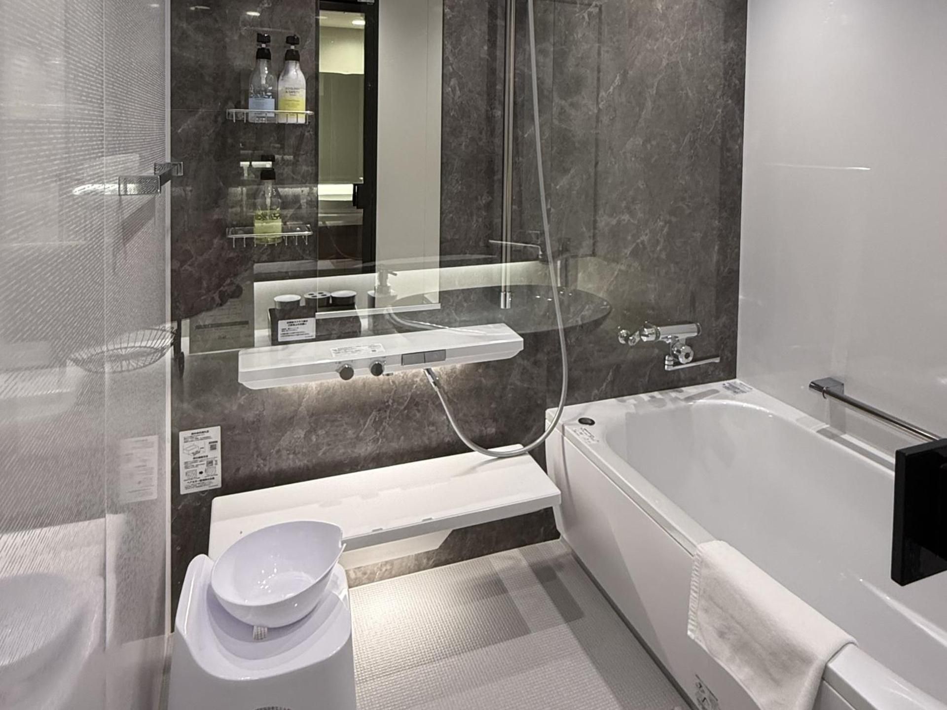 Deluxe Twin Room-Lake View - Non-Smoking
