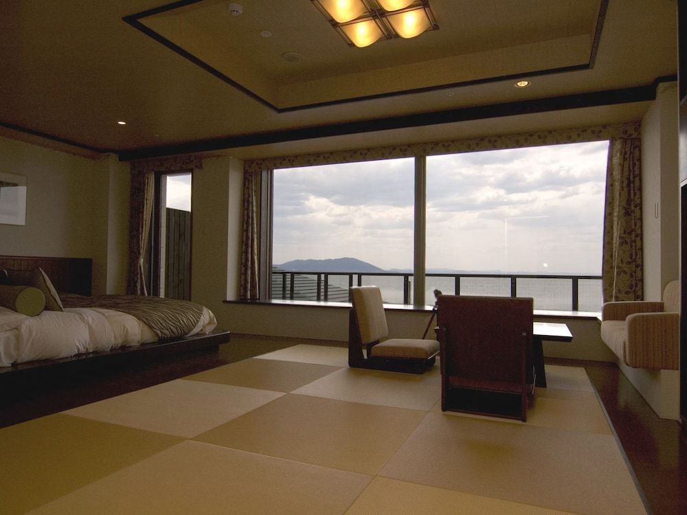 Lake Saroma Tsuruga Resort Japanese & Western Style Room,Non Smoking (Lake View) 6