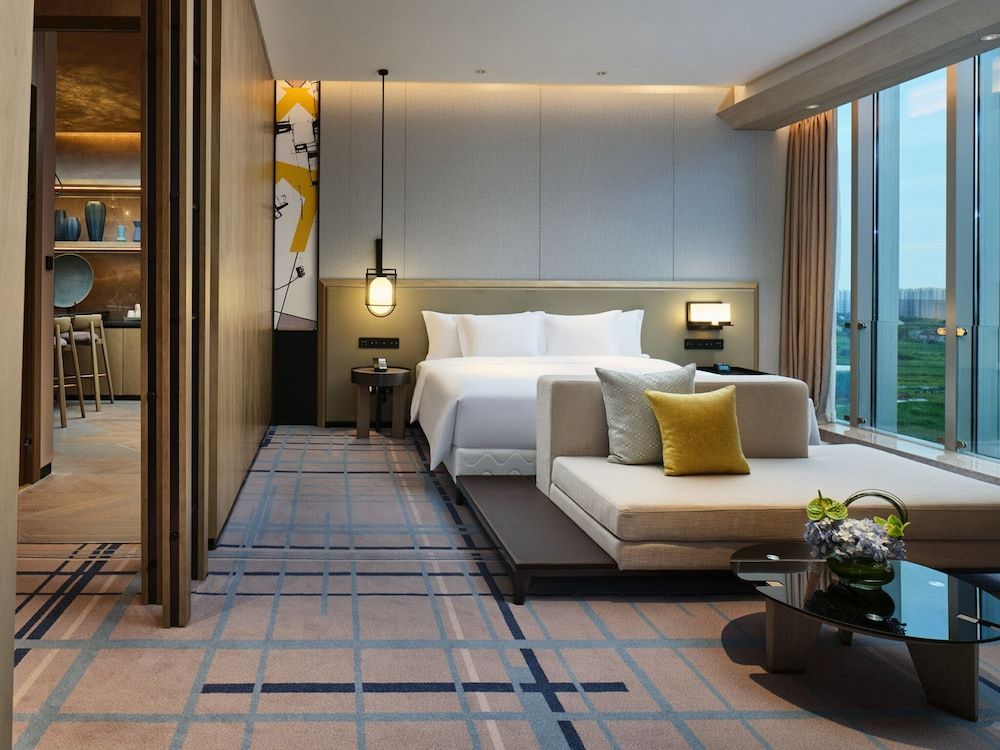 Suite, 1 Bedroom (Dining Area)