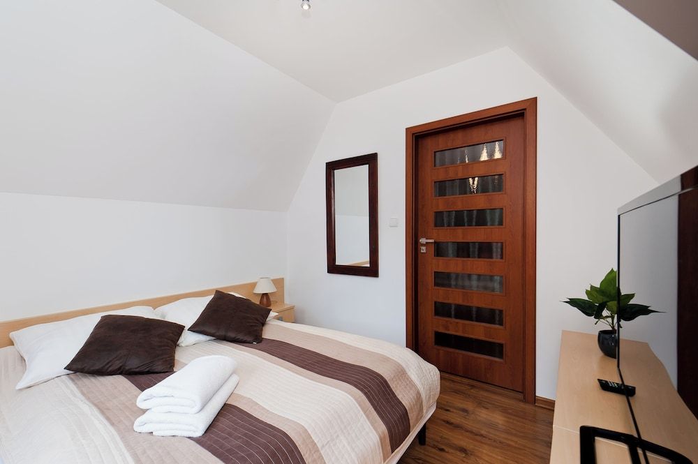 Apartment (17E)