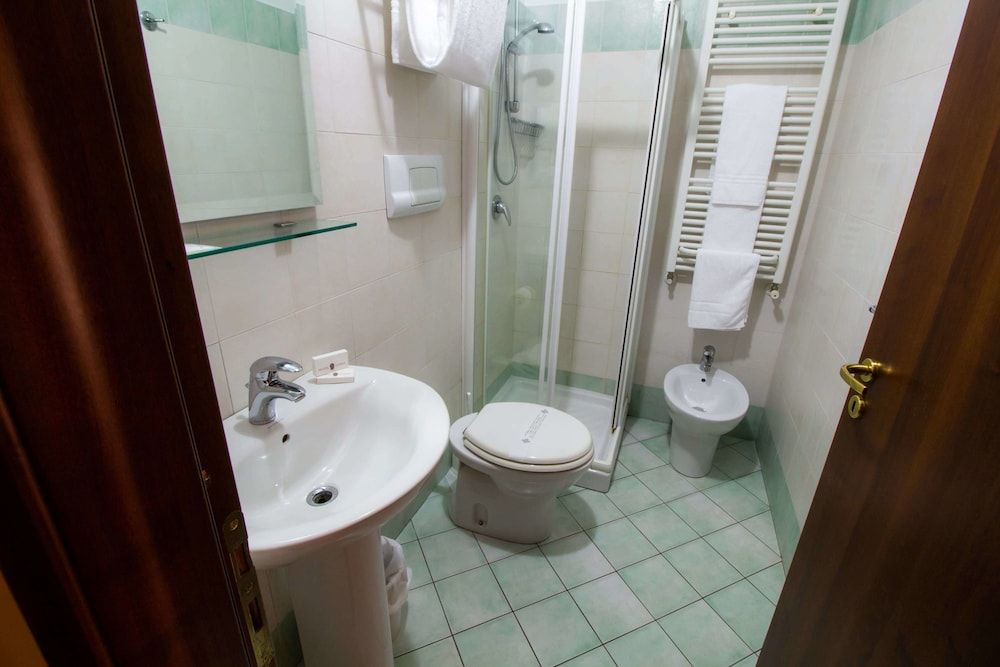 Hotel Gangi Classic Double Room 5