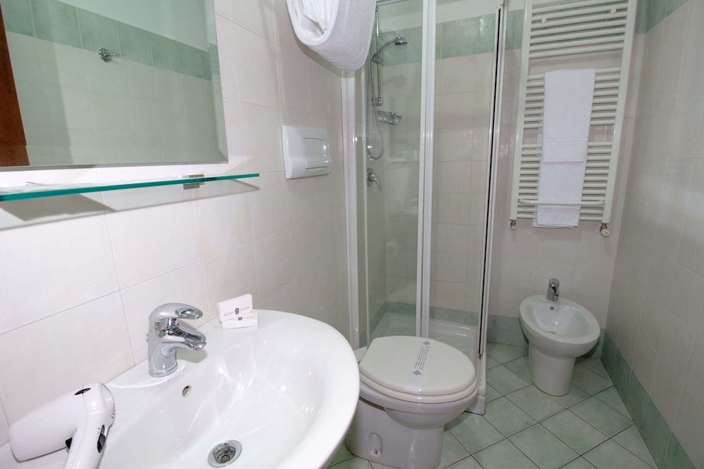 Hotel Gangi Classic Double Room 3