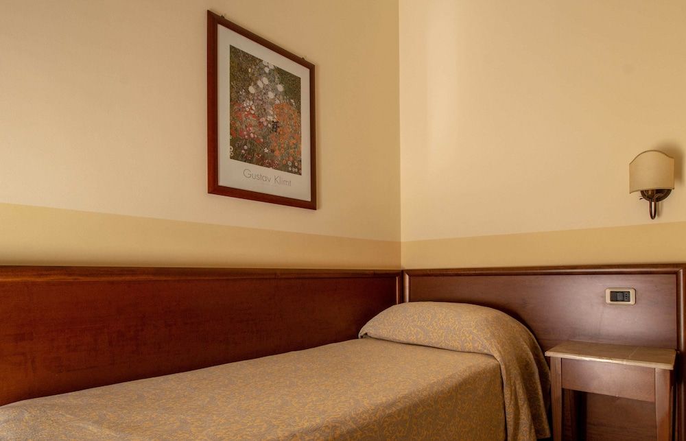 Hotel Gangi Classic Single Room 3