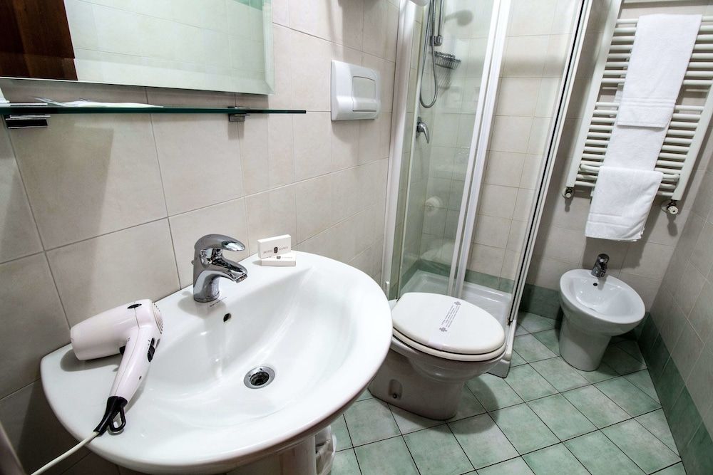 Hotel Gangi Classic Double Room 4