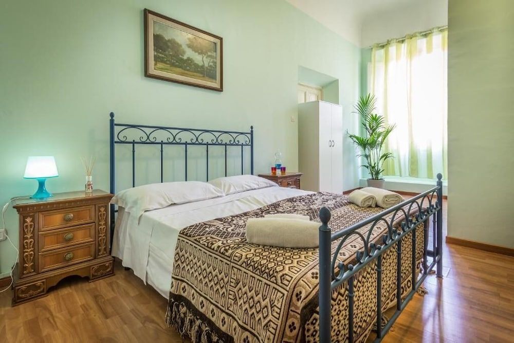 undefined Rooms77 Florence 6