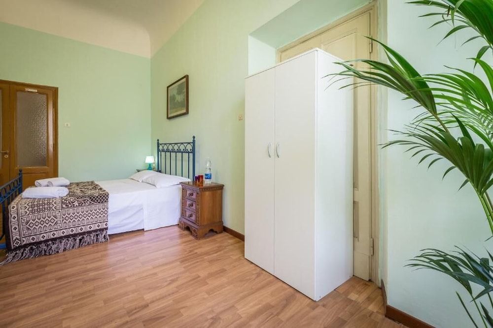 undefined Rooms77 Florence 9