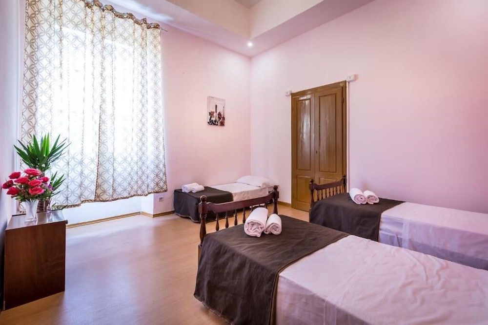 undefined Rooms77 Florence 10