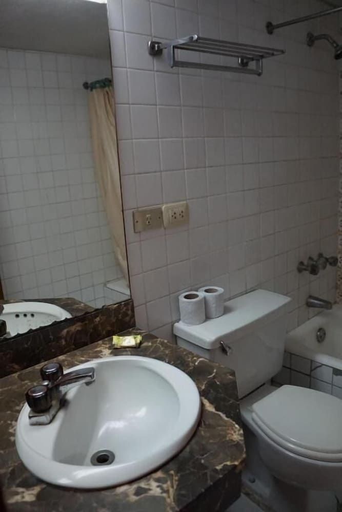 undefined Hotel El Plaza Centro de Lima 3