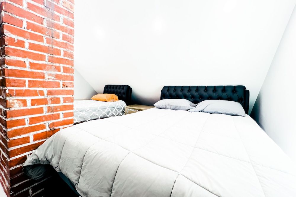 The Ashland Manor Signature Cottage, 4 Bedrooms 3