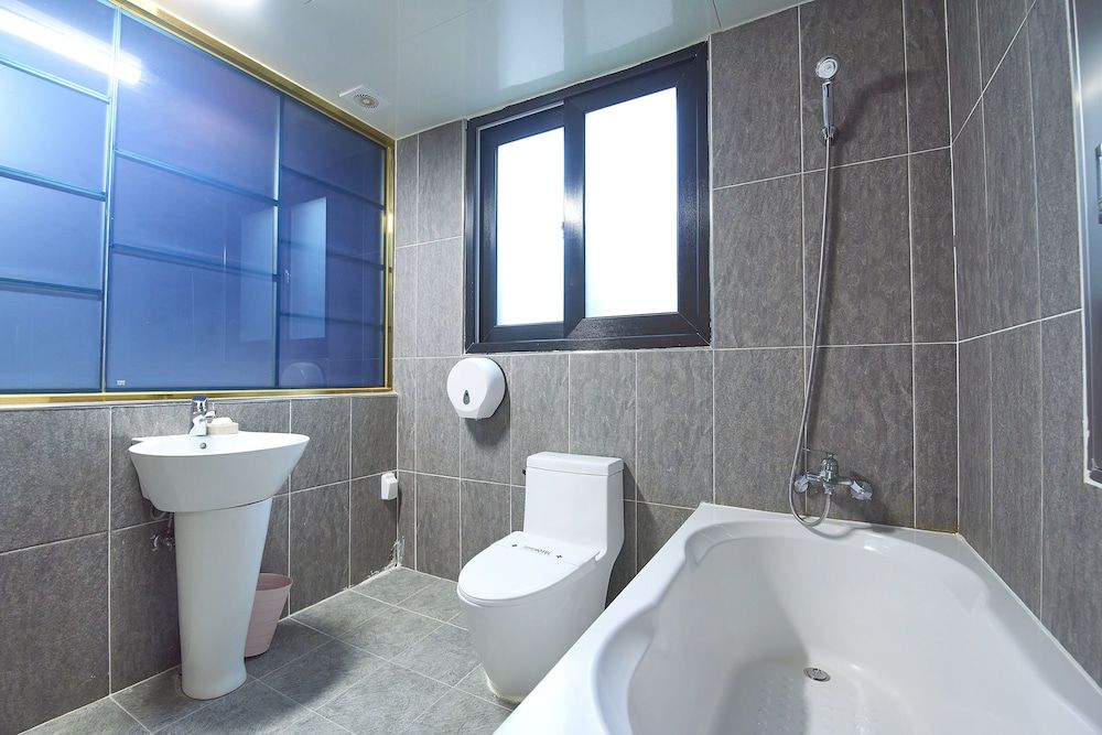 Danube HOTEL Standard Double Room 5