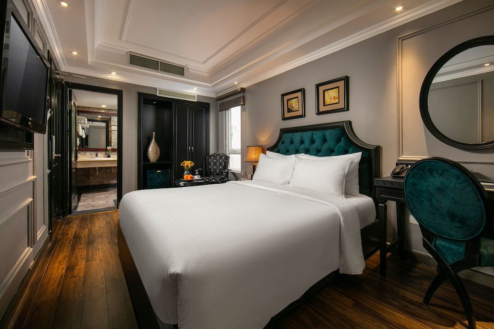 Scent Premium Hotel Deluxe Double Room 4