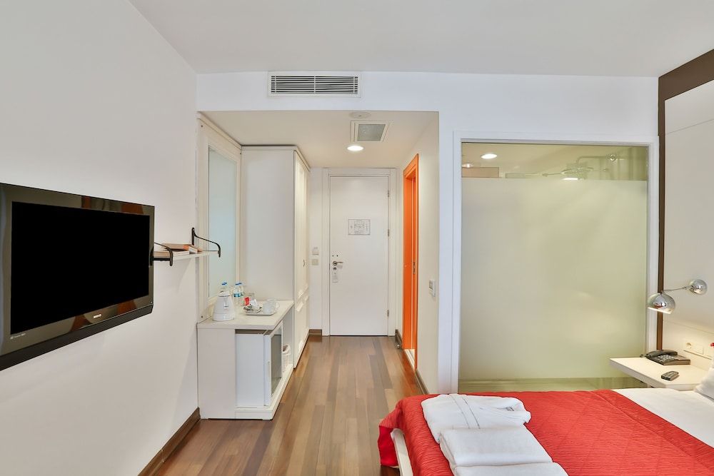 Senatus Hotel - Special Class Basic Double Room (Basement) 5