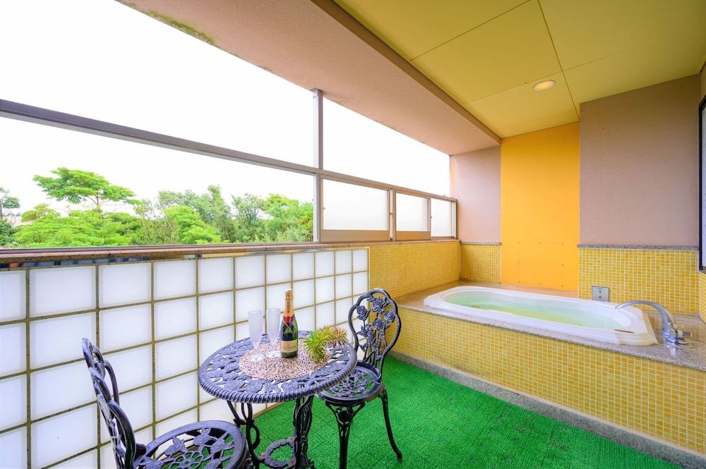Open-air bath, Smoking
