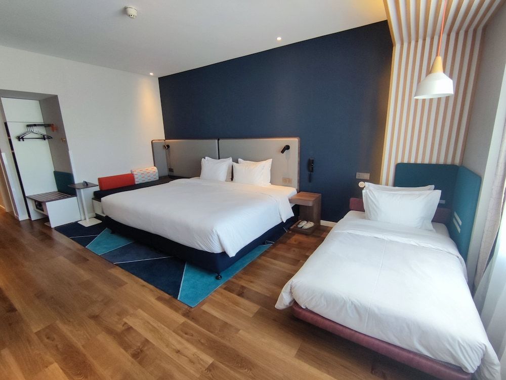 Standard Room, Multiple Beds, Mountain View (Super King)
