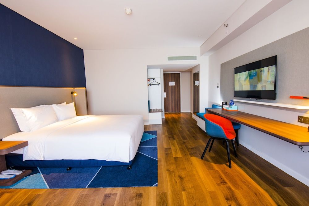 Standard Room, 1 King Bed, Mountain View