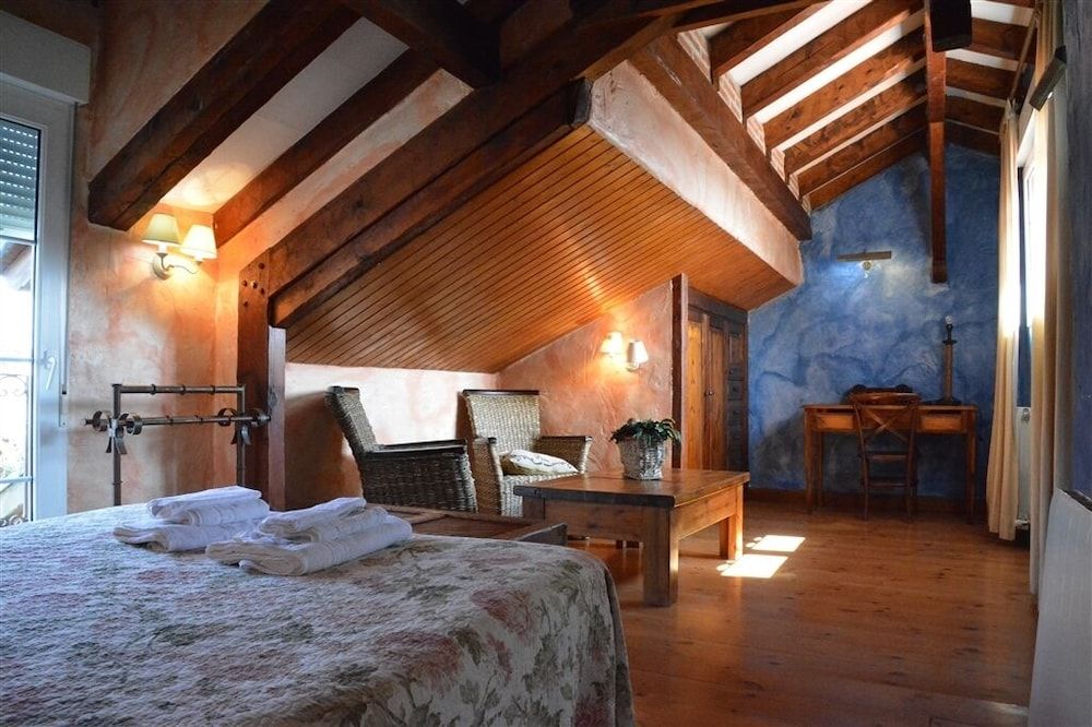 Cottage (8 Adults)