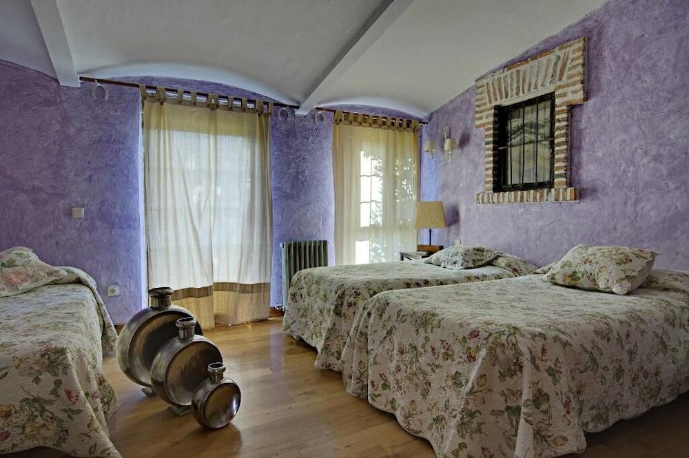 Cottage (5 Adults)