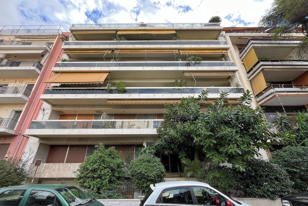 undefined Spacious Peaceful Studio with Garden Patio 3