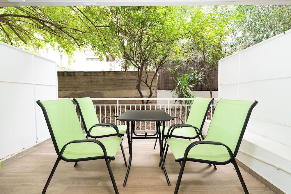 undefined Spacious Peaceful Studio with Garden Patio 4